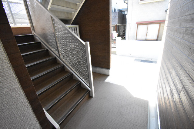 ��ʌ��������܎s�������J�R���ڂ̃}���V�����̃G���g�����X