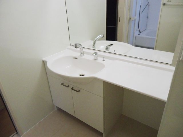 ��ʌ��������܎s�Y�a���ՂR���ڂ̃A�p�[�g�̐��ʏ�