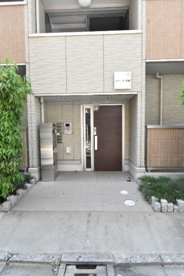 ��ʌ��������܎s�Y�a���ՂR���ڂ̃A�p�[�g�̃G���g�����X