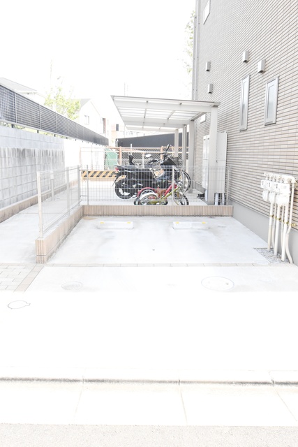 ��ʌ��������܎s���搼��{�P���ڂ̃A�p�[�g�̒��ԏ�