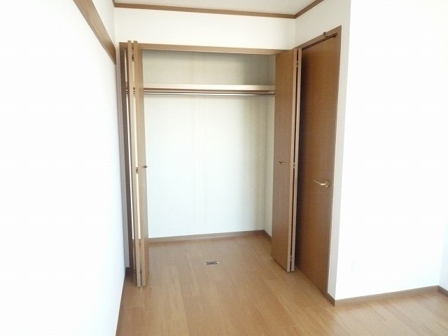 ��ʌ�����s�厚�뒚�ڂ̃A�p�[�g�̎��[