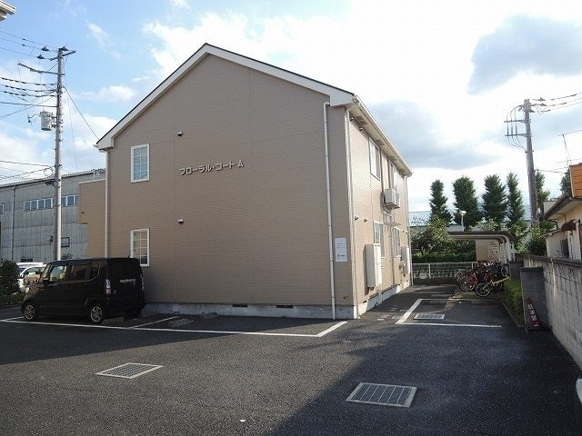 ��ʌ�����s�厚�뒚�ڂ̃A�p�[�g�̒��ԏ�