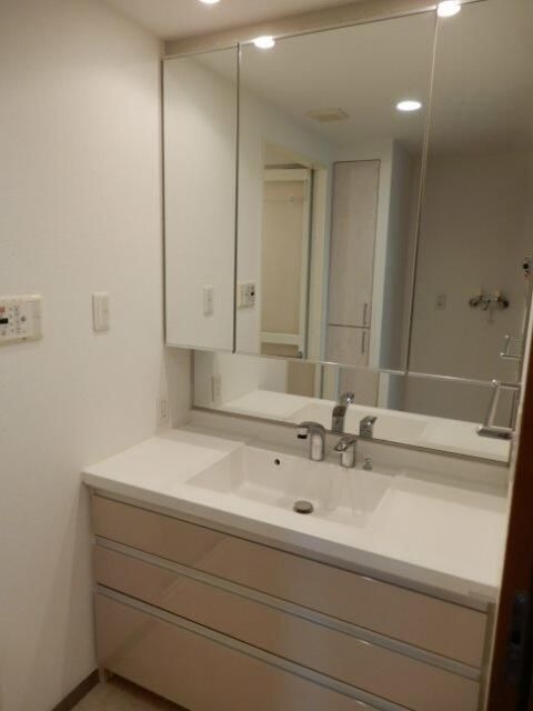 ��ʌ��������܎s�Y�a�捂���Q���ڂ̃}���V�����̐��ʏ�