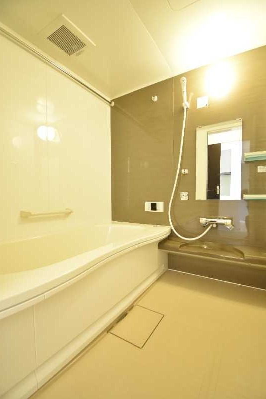 ��ʌ��z�J�s���C�N�^�E���V���ڂ̃A�p�[�g�̃o�X