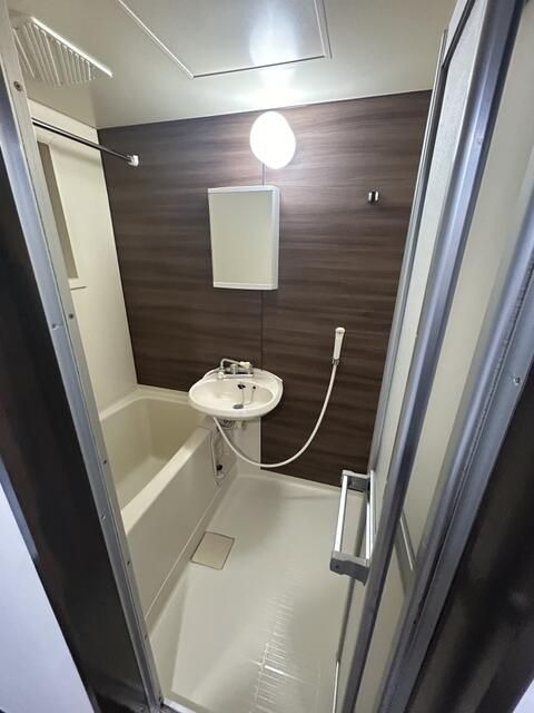 ��ʌ��������܎s��{��������P���ڂ̃A�p�[�g�̃o�X