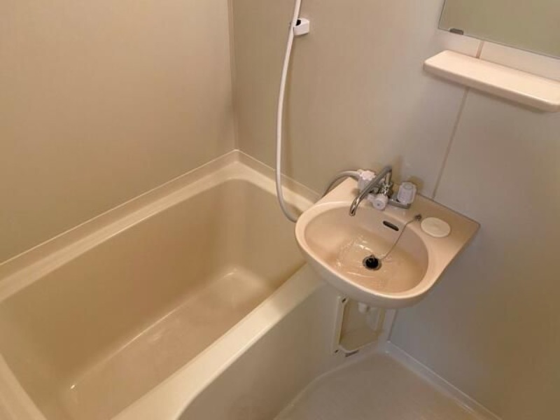 ��ʌ��������܎s��΋擌��΂U���ڂ̃A�p�[�g�̃o�X