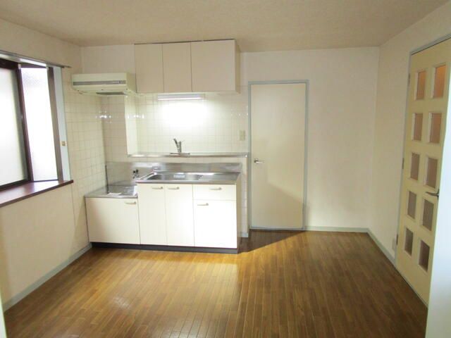 ��ʌ��������܎s�k����i���Q���ڂ̃A�p�[�g�̋��ԁE���r���O