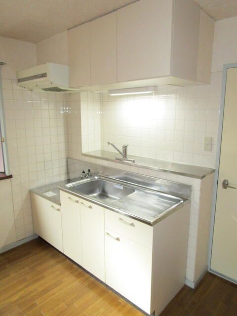 ��ʌ��������܎s�k����i���Q���ڂ̃A�p�[�g�̃L�b�`��