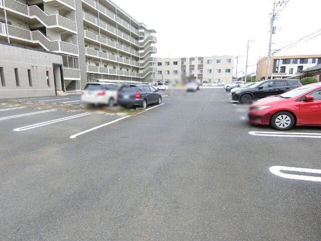 ��ʌ������s���v��̃}���V�����̒��ԏ�