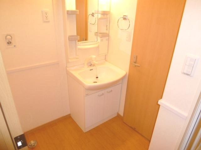 ��ʌ�����s�厚�v���q��V�c�̃A�p�[�g�̐��ʏ�