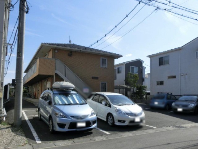 ��ʌ�����s�厚�v���q��V�c�̃A�p�[�g�̒��ԏ�