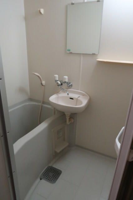 ��ʌ��������܎s�Y�a���ՂX���ڂ̃A�p�[�g�̃o�X