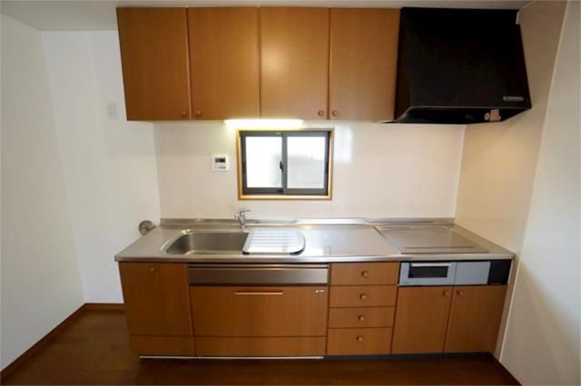 ��ʌ�����s�����P���ڂ̃^�E���n�E�X�̃L�b�`��