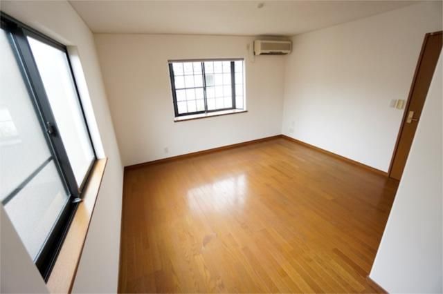 ��ʌ�����s�����P���ڂ̃^�E���n�E�X�̂��̑������E�X�y�[�X