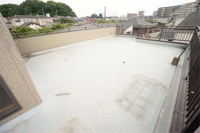 ��ʌ�����s�����P���ڂ̃^�E���n�E�X�̃o���R�j�[