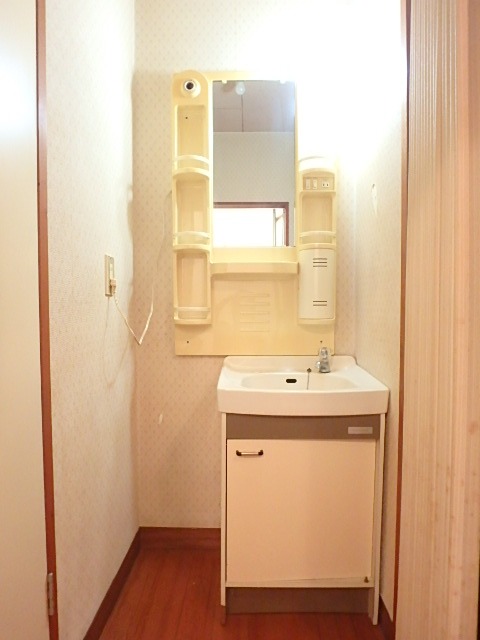 ��ʌ��������܎s����厚���m��̃A�p�[�g�̐��ʏ�