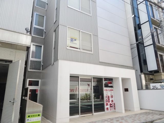 ��ʌ��������܎s��{�撇���R����75�̃}���V�����̌����O��