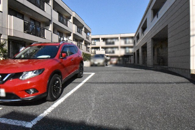 ��ʌ��@�c�s�厚�쓇�̃}���V�����̒��ԏ�