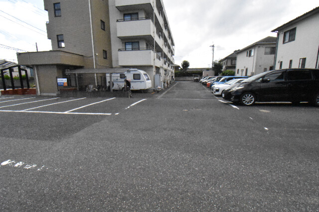 ��ʌ��k�{�s���ۂP���ڂ̃}���V�����̒��ԏ�