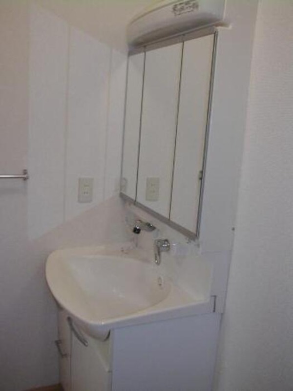 ��ʌ��k�����S�ɓޒ������j�Q���ڂ̃A�p�[�g�̐��ʏ�