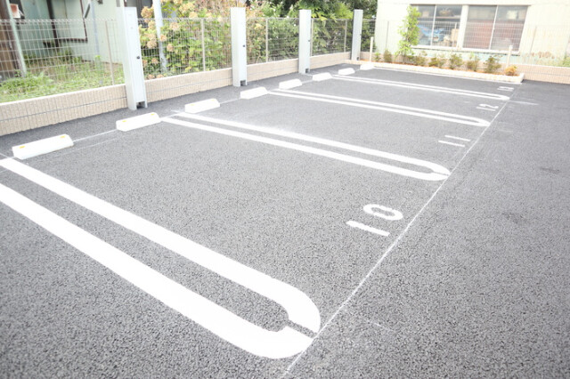 ��ʌ�����s�씵���J�Q���ڂ̃A�p�[�g�̒��ԏ�