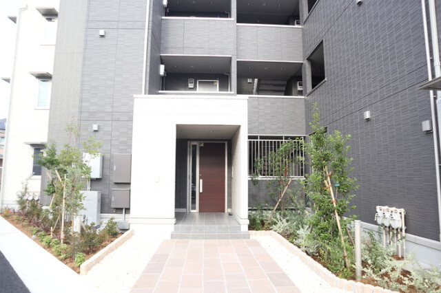 ��ʌ�����s�씵���J�Q���ڂ̃A�p�[�g�̃G���g�����X