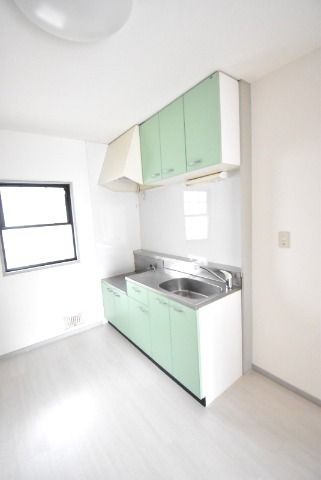 ��ʌ�����s�厚������̃A�p�[�g�̃L�b�`��