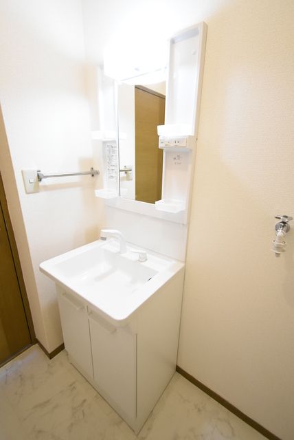 ��ʌ��k�����S�ɓޒ������P���ڂ̃A�p�[�g�̐��ʏ�