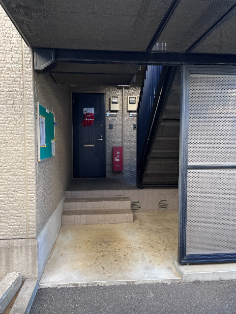 ��ʌ��k�����S�ɓޒ������P���ڂ̃A�p�[�g�̃G���g�����X