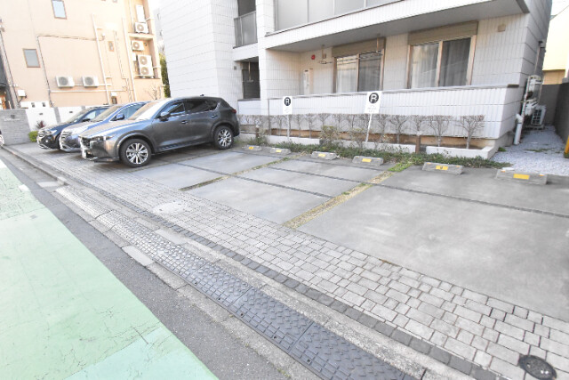 ��ʌ��������܎s��{��g�~���S���ڂ̃}���V�����̒��ԏ�