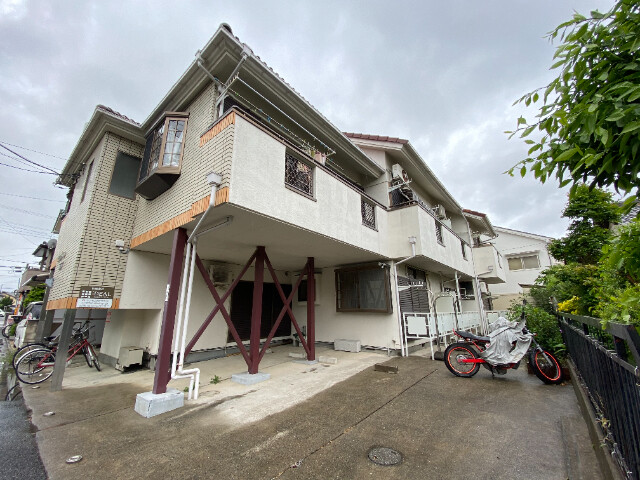 ��ʌ���ˎs�֊ԂP���ڂ̃A�p�[�g�̌����O��