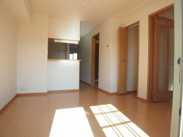 ��ʌ��k�����S�ɓޒ��w���P���ڂ̃A�p�[�g�̋��ԁE���r���O