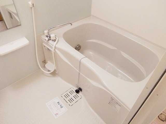 ��ʌ��k�����S�ɓޒ��w���P���ڂ̃A�p�[�g�̃o�X