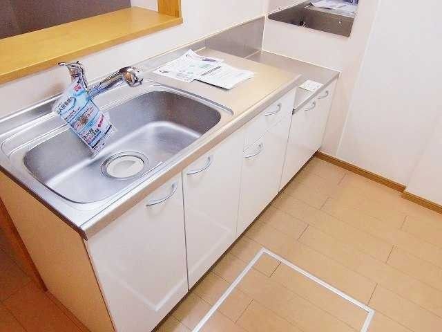 ��ʌ��k�����S�ɓޒ��w���P���ڂ̃A�p�[�g�̃L�b�`��