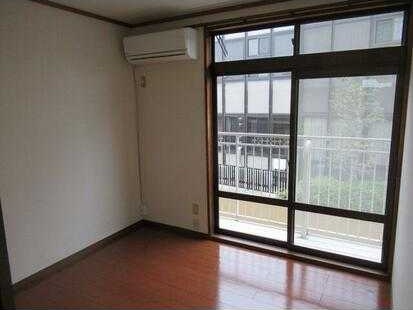 ��ʌ��@�c�s���R���ڂ̃A�p�[�g�̃o���R�j�[