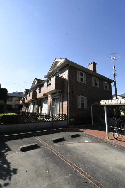 ��ʌ��������܎s��΋�약��S���ڂ̃^�E���n�E�X�̒��ԏ�