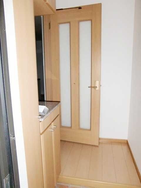 ��ʌ��k�����S�ɓޒ��w���P���ڂ̃A�p�[�g�̌���