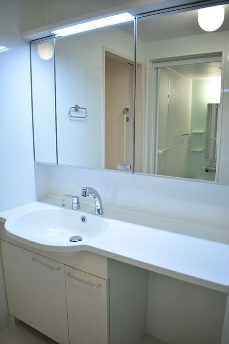 ��ʌ�����s�ђ��̃A�p�[�g�̐��ʏ�