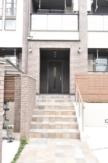 ��ʌ��������܎s��{��������P���ڂ̃A�p�[�g�̃G���g�����X