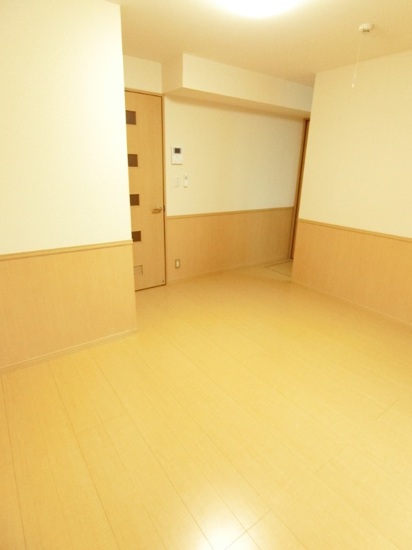 ��ʌ�����s�t���P���ڂ̃A�p�[�g�̋��ԁE���r���O