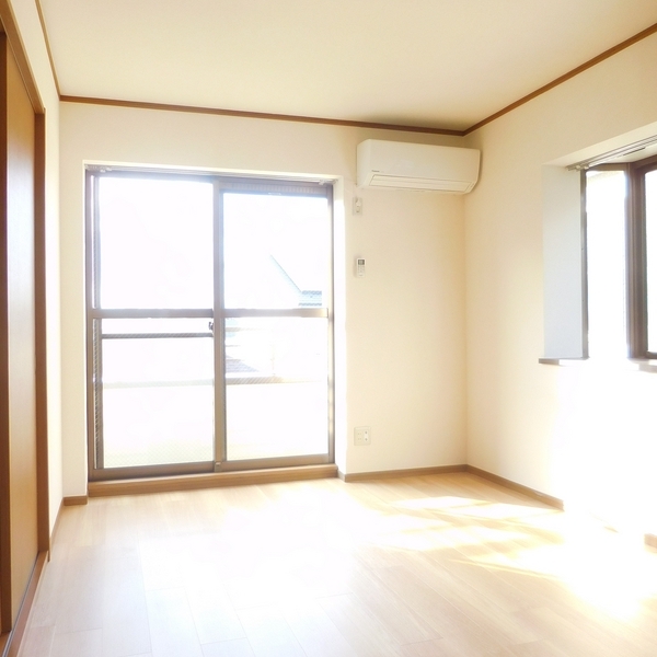 ��ʌ�����s��؂S���ڂ̃A�p�[�g�̋��ԁE���r���O