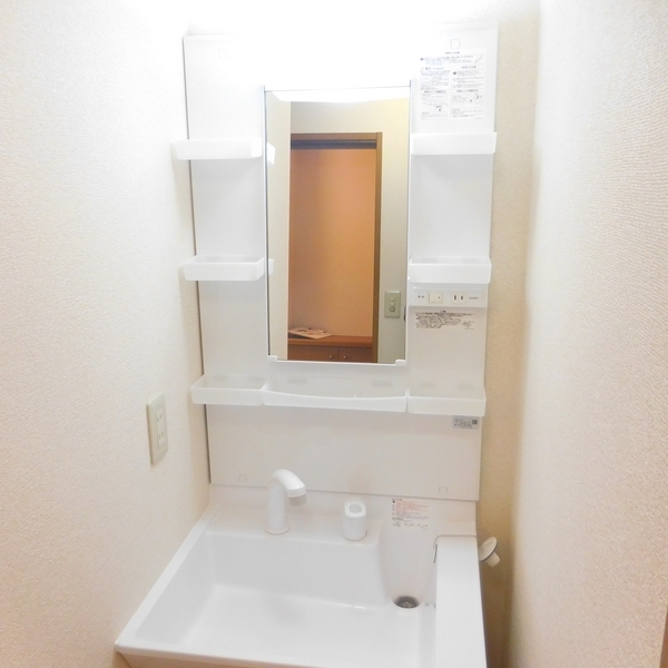 ��ʌ�����s��؂S���ڂ̃A�p�[�g�̐��ʏ�