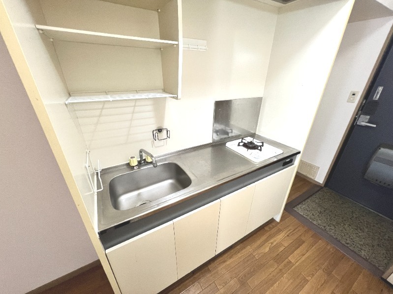 ��ʌ��@�c�s�{���̃A�p�[�g�̃L�b�`��