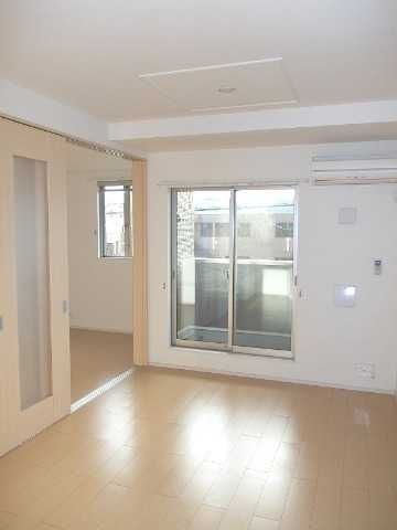 ��ʌ��z�J�s���C�N�^�E���Q���ڂ̃A�p�[�g�̋��ԁE���r���O