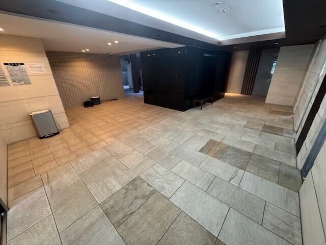 ��ʌ��z�J�s�ԎR�{���̃}���V�����̃G���g�����X