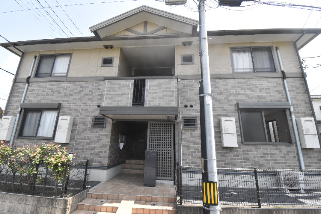 ��ʌ��������܎s��{��O���S����237-2�̃A�p�[�g�̌����O��