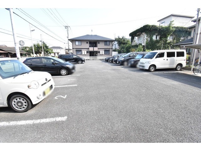 ��ʌ��������܎s��{��O���S���ڂ̃A�p�[�g�̒��ԏ�