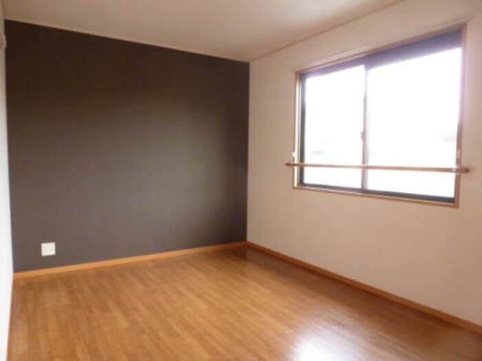 ��ʌ�����s�˒˓��S���ڂ̃e���X�n�E�X�̋��ԁE���r���O