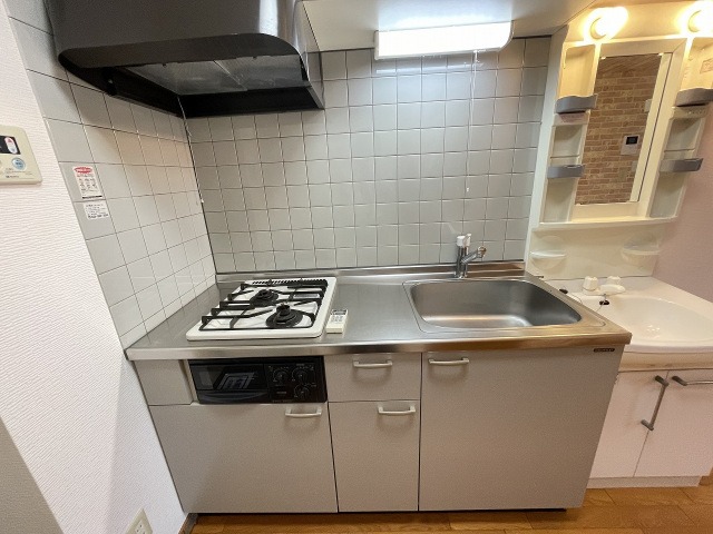 ��ʌ��������܎s��������Q���ڂ̃A�p�[�g�̃L�b�`��