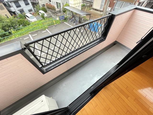 ��ʌ��������܎s��������Q���ڂ̃A�p�[�g�̃o���R�j�[